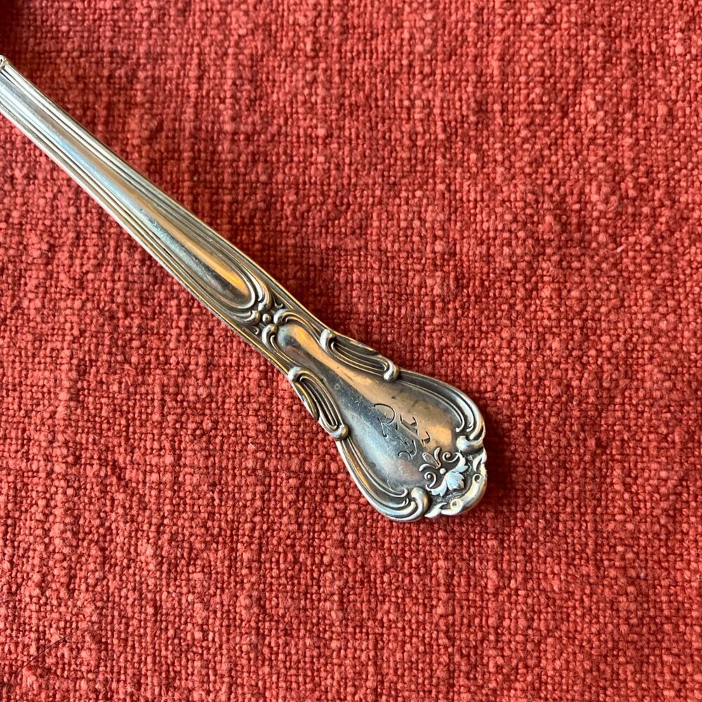 Gorham Chantilly (Lion-Anchor-G) 6” Sugar Shell Spoon No Scroll w/ Monogram - Picture 3 of 8
